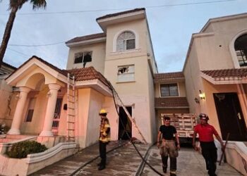 Incendio en Centro termina con la muerte de dos jóvenes en Monterrey