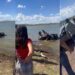 Se hunde pick-up en la presa Chihuahua; iban a remolcar moto