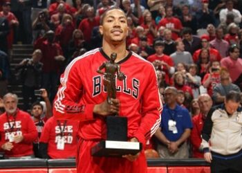 Chicago Bulls anuncian retiro del número 1 de Derrick Rose