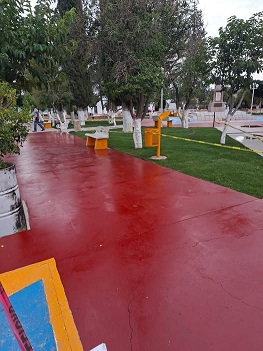 Avanzan trabajos de rehabilitación de la plaza pública en Coyame del Sotol
