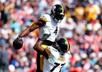 Steelers gana a Pats; Rodgers, el cuarto con más pases de TD