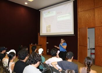 Concientizan a estudiantes de la UACH sobre el delito de Sumisión Química.