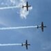 Aviones de la Fuerza Aérea sobrevuelan Chihuahua durante el desfile