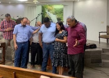 Ordenan como pastor a Joel Bautista en Ojinaga