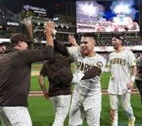 Padres clasifican a playoffs de la MLB tras triunfo ante Cerveceros