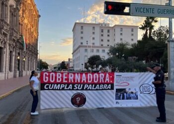 Cierran maestros el Centro, exigen pago de tiempo completo mixto