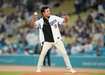 Lanza Checo Pérez primera bola y Dodgers sale de mala racha