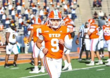 Skyler Locklear recibe mención honorífica del premio Earl Campbell
