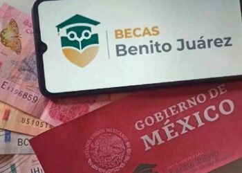 Ordena Sheinbaum adelantar pagos de becas «Benito Juárez» y «Jóvenes»
