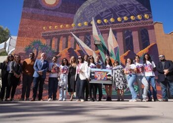 Estudiantes de la UACH colaboran con la UNLV en mural binacional.