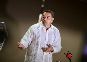 Mezcla titular de la SSPE la seguridad con la política; Alcalde