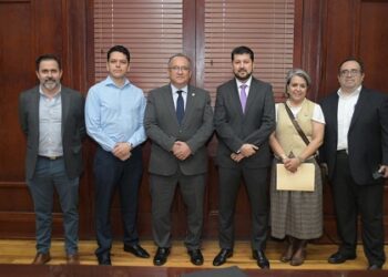 Reconoce la UACH 70 años de formación de profesionales en la salud en la FMyCB.