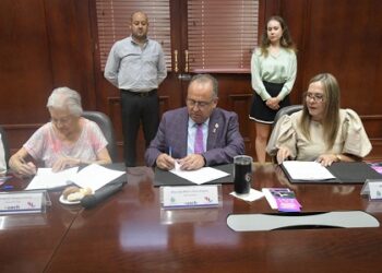 Firma la UACH alianza con Mujeres por México en Chihuahua A.C.