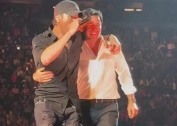 Sube Enrique Iglesias al escenario a ‘Checo’ Pérez