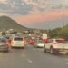 Congestión vial en carretera Aldama por autos varados