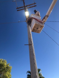 Reemplazo de lámparas en el Ejido Maijoma.