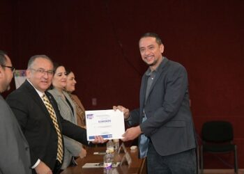 Entrega UACH reconocimientos a docentes que participaron en la «Guía Consultiva de Desempeño Municipal 2025».