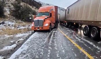 Cerradas 3 carreteras por nieve; 13 municipios con “manto blanco”