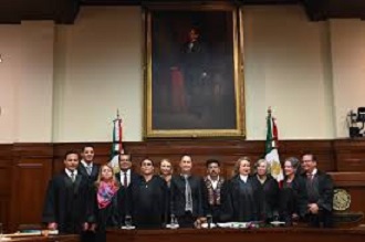 La Suprema Corte prohibió la doble pensión para trabajadores del IMSS: los adultos mayores ahora deberán elegir