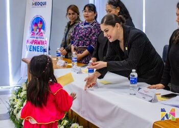 Entrega Miriam Soto becas a más de 40 niños y niñas Rarámuri