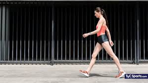 Qué significa caminar rápido todo el tiempo, según la psicología