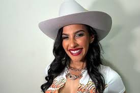 Canta abogada de ‘El Chapo’ con Alicia Villarreal