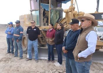 Gobierno Municipal y Estado realizan trabajos de mejora en caminos rurales y presión en San Ignacio