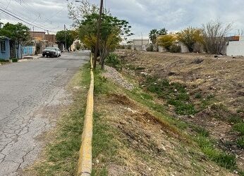 Limpian dren del sector sur de Delicias y llaman a evitar tirar basura