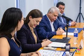 Firma Miriam Soto convenio para que trabajadores de municipio y sus familias reciban descuentos en servicio de salud