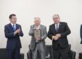 Entre aulas y tribunales: un libro que narra la vida detrás del Derecho.