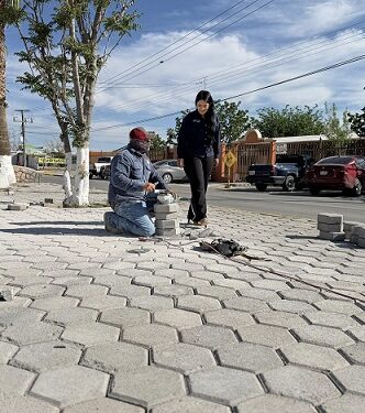 Superviso la alcaldesa de Ojinaga Lucy Marrufo los trabajos de obra publica