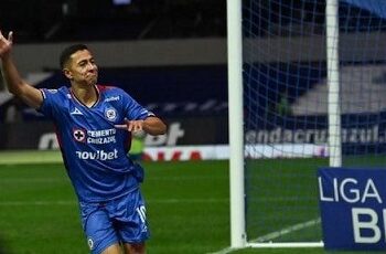 Cruz Azul estrena entrenador con goleada 4-1 sobre Necaxa, en LMX