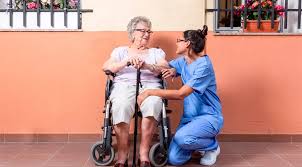 Adultos mayores y personas con discapacidad: cómo pueden designar un auxiliar en Pensiones del Bienestar