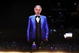Andrea Bocelli enamora a 130 mil en el Zócalo
