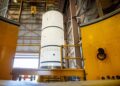 Comienza NASA a ensamblar el cohete para la misión Artemis III
