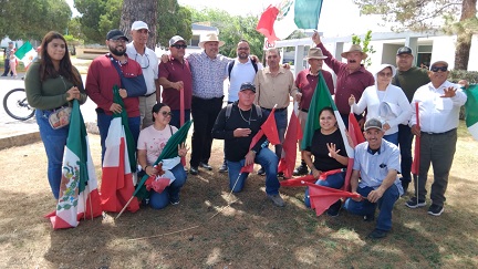 Asistieron a marcha por la seguridad en Chihuahua y la soberanía nacional contingente de Ojinaga: Dr. Ubaldo Elias Paez