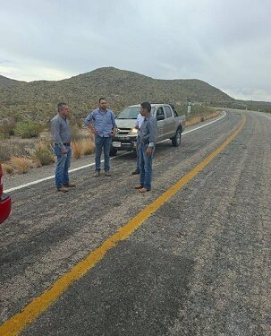 Supervisa el alcalde Felipe Armando Reyes Manch la rehabilitación de carretera