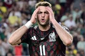 Un año sin gol podría dejar sin Mundial a Santiago