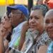 Analistas sugieren subir la edad de pensión para las mujeres a 65 años: “Viven cinco años más, pero ahorran cinco años menos”