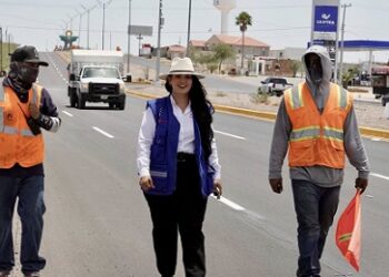 Supervisó la Presidenta Municipal Lucy Marrufo los trabajos de pintado de las líneas de los carriles sobre la avenida Camargo