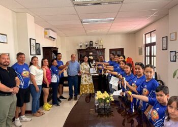 La alcaldesa Lucy Marrufo recibió a las y los integrantes de la Academia Soles de Atletismo