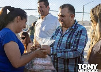 Las madres son el corazón de cada familia; Tony Meléndez felicita y reconoce el esfuerzo y dedicación de las mamás
