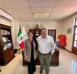 Se reunió ayer el delegado del INFONAVIT M.D. Julio César Fajardo con la alcaldesa Lucy Marrufo