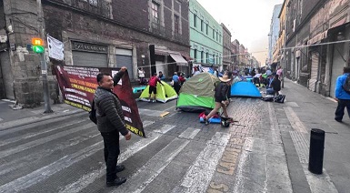 Bloquean maestros todo el Centro Histórico de la CDMX