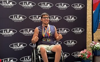 Destaca estudiante de FCCF-UACH en competencia internacional de atletismo adaptado.