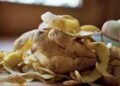 Quien tiene cascaras de papa, conserva un tesoro: cómo aprovecharlo en casa y no tirarlo a la basura