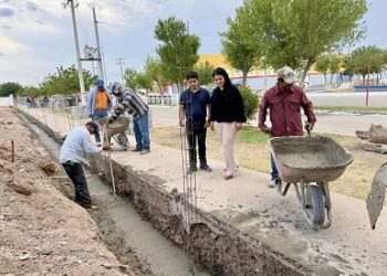 Continúan trabajos en barda perimetral del campo de beisbol