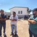 Gestiona regidor Francisco Jáquez atención a fosa séptica del albergue «El oasis»