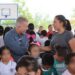 Pérez Pavía entrega apoyo de pintura a la Escuela Primaria Sector Obrero en Meoqui