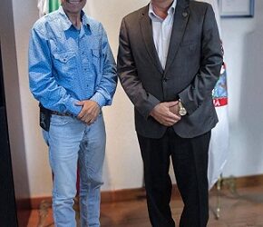 El alcalde Armando Reyes gestiona mejoras en agua y saneamiento ante Mario Mata